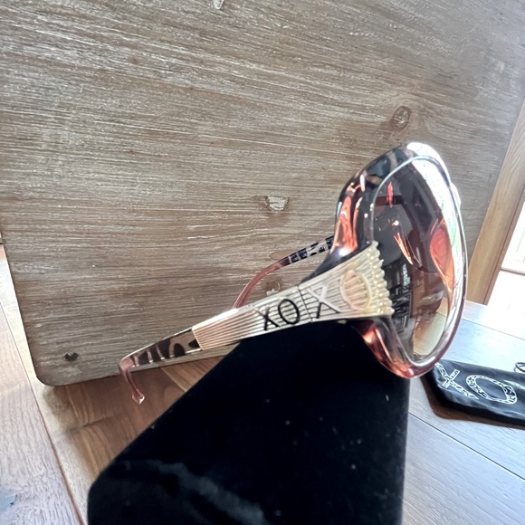 XOXO Sunglasses - Picture 6 of 9